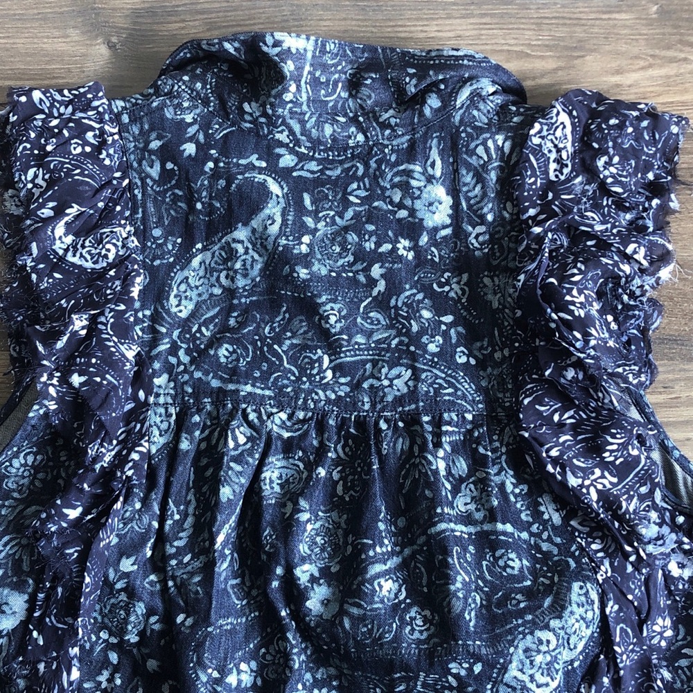 Pilcro Sleeveless Ruffle Denim Blouse Button Front Distressed Paisley - Picture 9 of 16